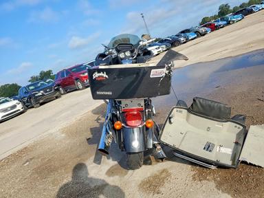 Vue de 2004 HARLEY-DAVIDSON FLTRI, angle 4