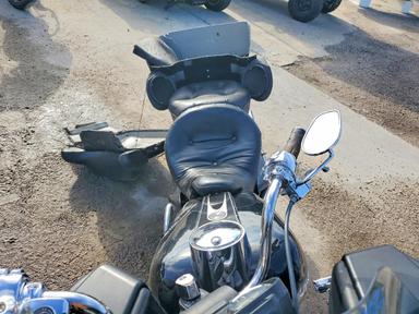 Vue de 2004 HARLEY-DAVIDSON FLTRI, angle 5