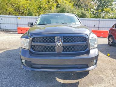 Vue de 2018 RAM 1500 ST, angle 5