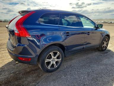 Vue de 2012 VOLVO XC60 T6, angle 3