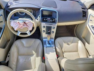 Vue de 2012 VOLVO XC60 T6, angle 8