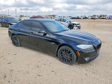 Вид 2012 BMW 550 XI, угол 4