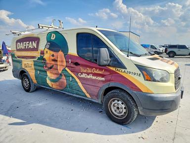 Vue de 2016 FORD TRANSIT T-150, angle 4