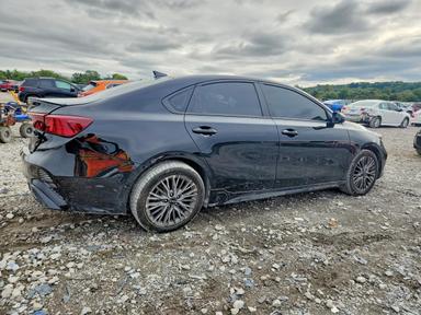 2024 KIA FORTE GT LINE view, angle 3