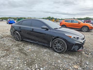 2024 KIA FORTE GT LINE view, angle 4