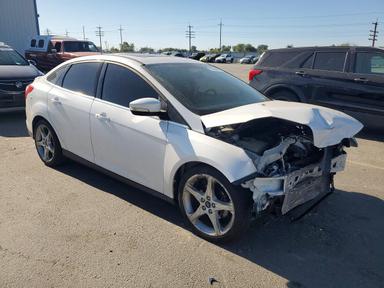 Вид 2013 FORD FOCUS TITANIUM, угол 4