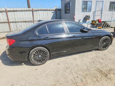 Вид 2014 BMW 320 I, угол 3