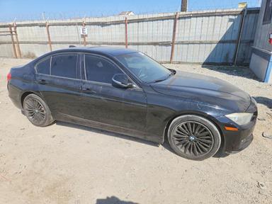 Вид 2014 BMW 320 I, угол 4