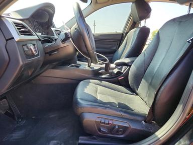 Вид 2014 BMW 320 I, угол 7