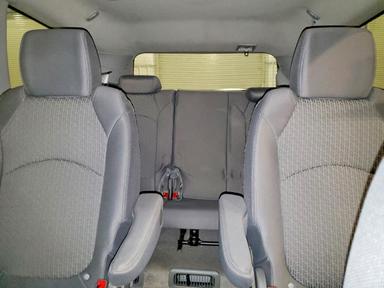 Вид 2011 CHEVROLET TRAVERSE LT, угол 10