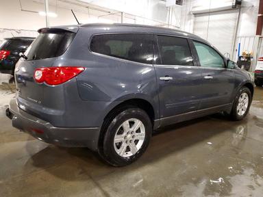 Вид 2011 CHEVROLET TRAVERSE LT, угол 3