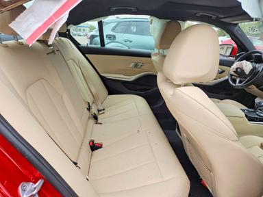 Вид 2021 BMW 330XI, угол 10