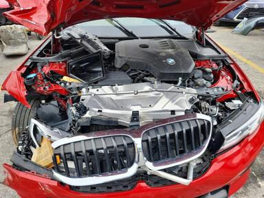 Вид 2021 BMW 330XI, угол 11