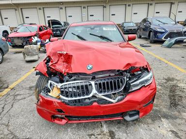 Вид 2021 BMW 330XI, угол 5