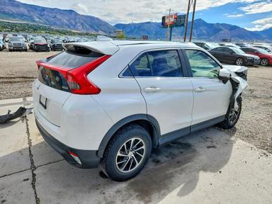 منظر 2020 MITSUBISHI ECLIPSE CROSS ES، زاوية 3