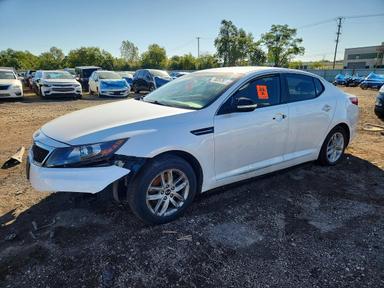 Vue de 2011 KIA OPTIMA LX, angle 1