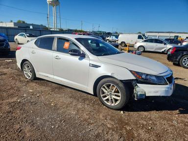 Vue de 2011 KIA OPTIMA LX, angle 4