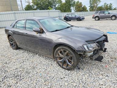 Vue de 2021 CHRYSLER 300 S, angle 4