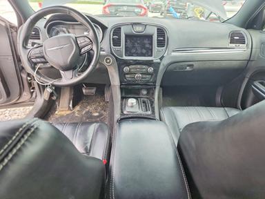 Vue de 2021 CHRYSLER 300 S, angle 8