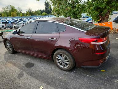 منظر 2019 KIA OPTIMA LX، زاوية 2