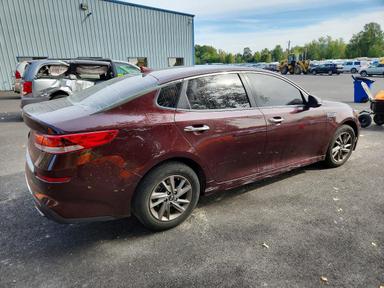 منظر 2019 KIA OPTIMA LX، زاوية 3
