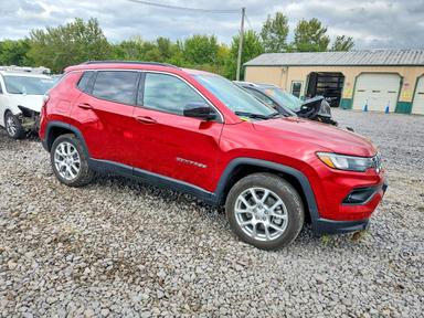 Vista de 2024 JEEP COMPASS LATITUDE LUX, ángulo 4