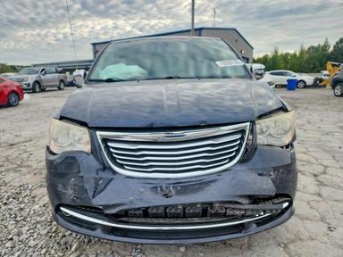 Vue de 2014 CHRYSLER TOWN &amp; COUNTRY TOURING L, angle 5