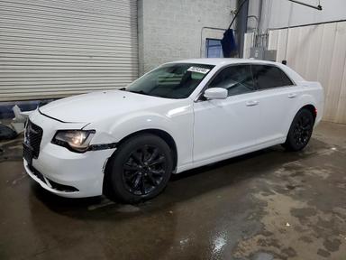 Вид 2018 CHRYSLER 300 TOURING, угол 1