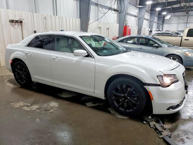 Вид 2018 CHRYSLER 300 TOURING, угол 4