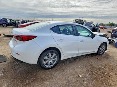 منظر 2014 MAZDA 3 SV، زاوية 3