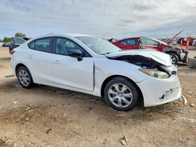 منظر 2014 MAZDA 3 SV، زاوية 4