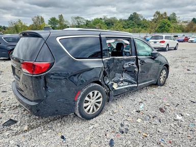 Vedere 2019 CHRYSLER PACIFICA TOURING L, unghi 3