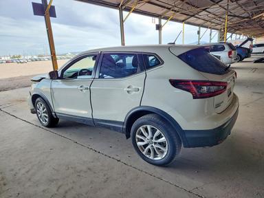 Vista de 2021 NISSAN ROGUE SPORT S, ángulo 2