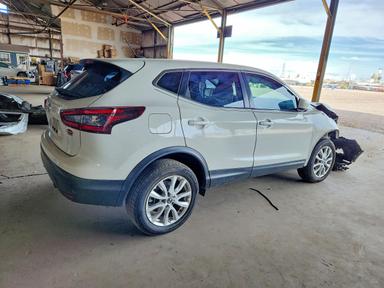 Vista de 2021 NISSAN ROGUE SPORT S, ángulo 3