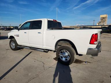 منظر 2018 RAM 2500 SLT، زاوية 2