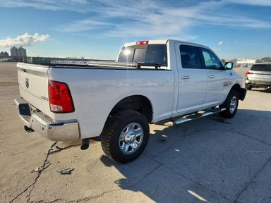 منظر 2018 RAM 2500 SLT، زاوية 3