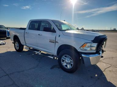 منظر 2018 RAM 2500 SLT، زاوية 4