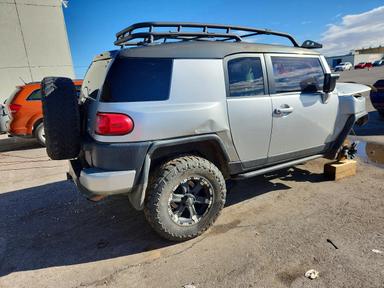 Вид 2007 TOYOTA FJ CRUISER BASE, угол 3