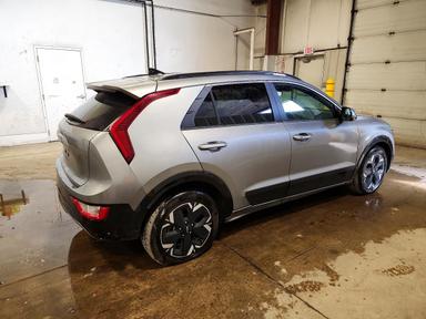 Vista de 2024 KIA NIRO WIND, ángulo 3