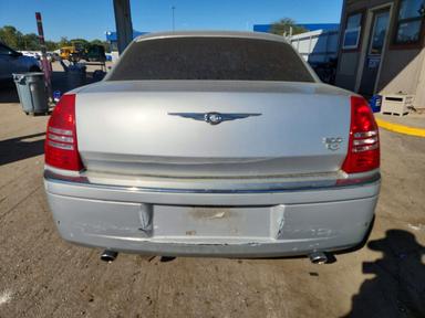 Vue de 2005 CHRYSLER 300C HEMI C, angle 6