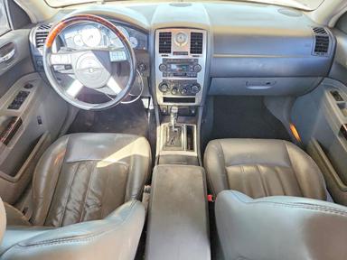 Vue de 2005 CHRYSLER 300C HEMI C, angle 8