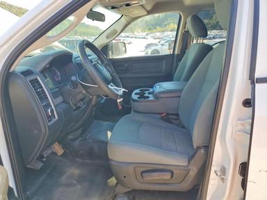 منظر 2018 RAM 1500 ST، زاوية 7