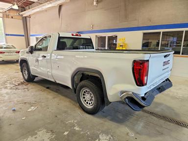Vista de 2023 GMC SIERRA C1500, ángulo 2