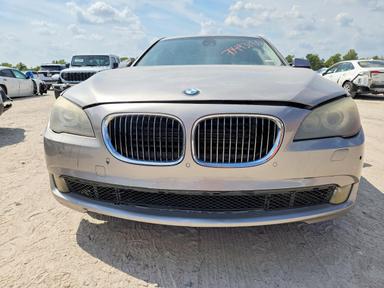 منظر 2012 BMW 750 LI، زاوية 5
