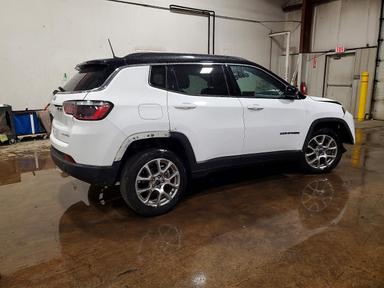 Вид 2025 JEEP COMPASS LIMITED, угол 3