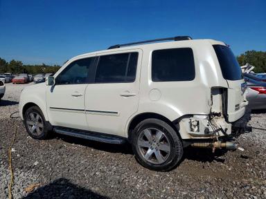 Vue de 2014 HONDA PILOT TOURING, angle 2