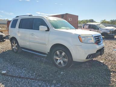 Vue de 2014 HONDA PILOT TOURING, angle 4