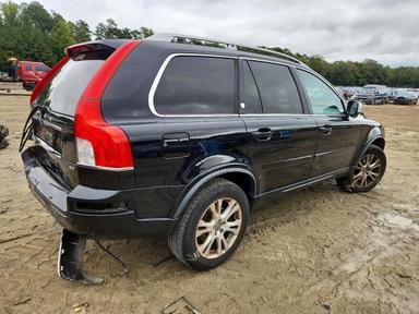 Vue de 2013 VOLVO XC90 3.2, angle 3