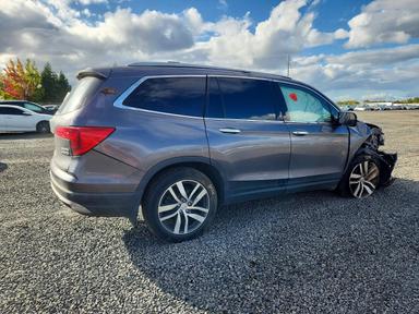 منظر 2017 HONDA PILOT TOURING، زاوية 3