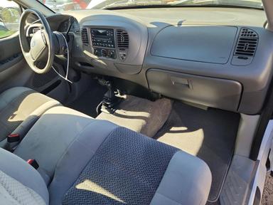 Вид 2003 FORD F150, угол 8